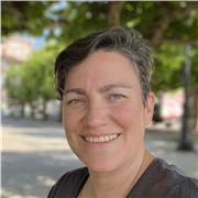 Inglés conversacional (B1+): domina la soltura y la comunicación en entornos multiculturales.